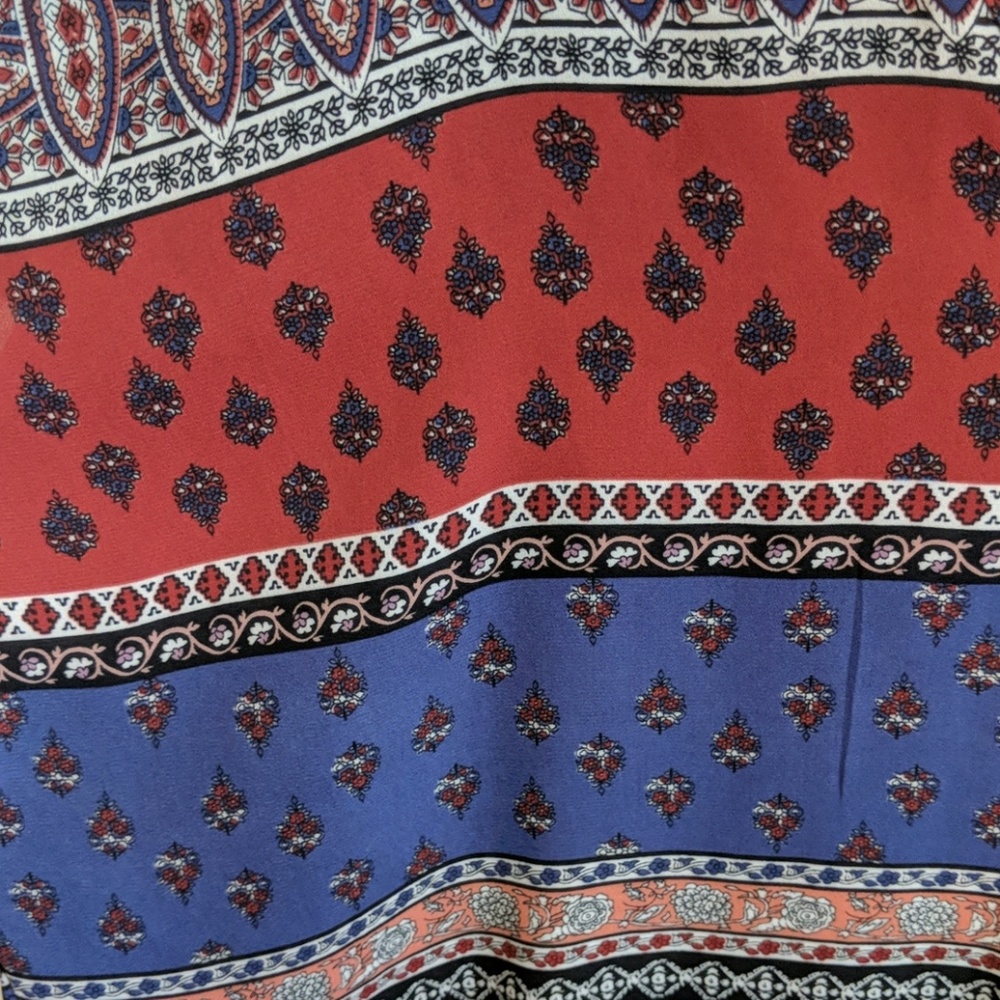 Mixed pattern V-neck top - Picture 3 of 6